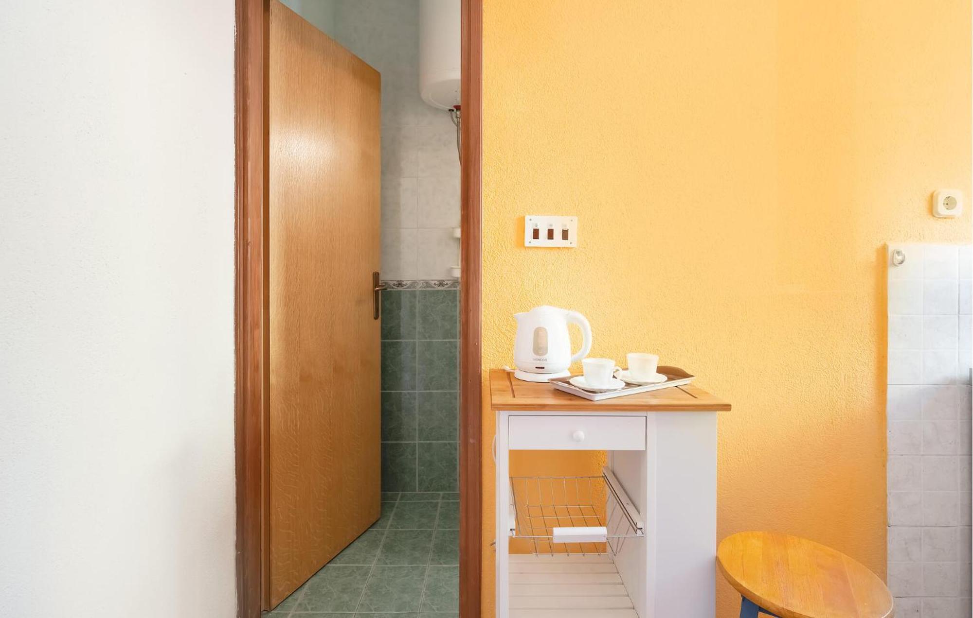 Lovely Apartment In Primosten With Kitchen Exterior foto