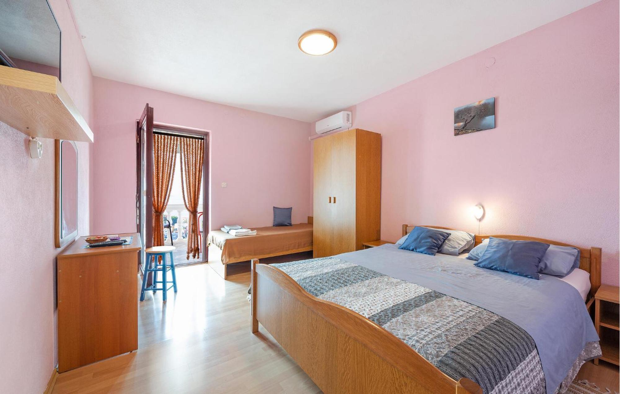Lovely Apartment In Primosten With Kitchen Exterior foto