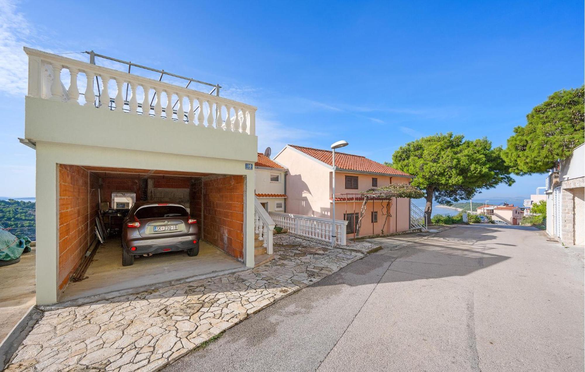 Lovely Apartment In Primosten With Kitchen Exterior foto