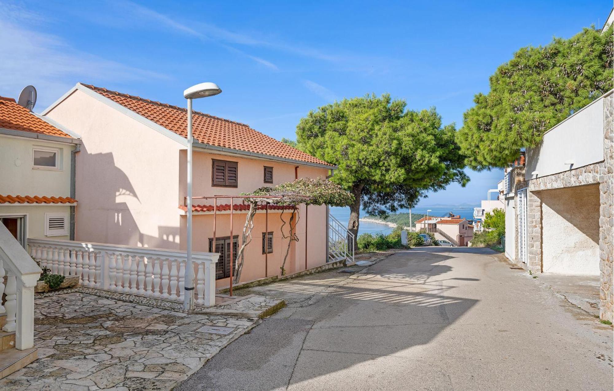Lovely Apartment In Primosten With Kitchen Exterior foto